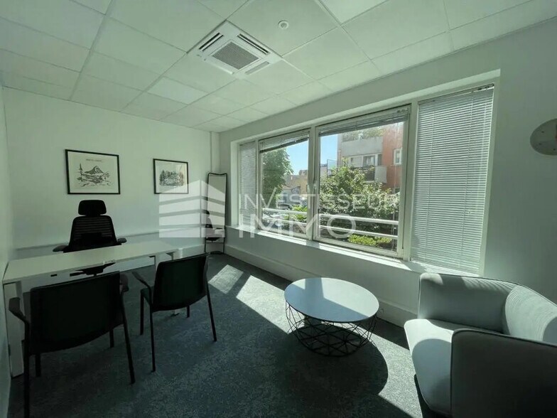 Office in Malakoff for lease - Interior Photo - Image 1 of 11