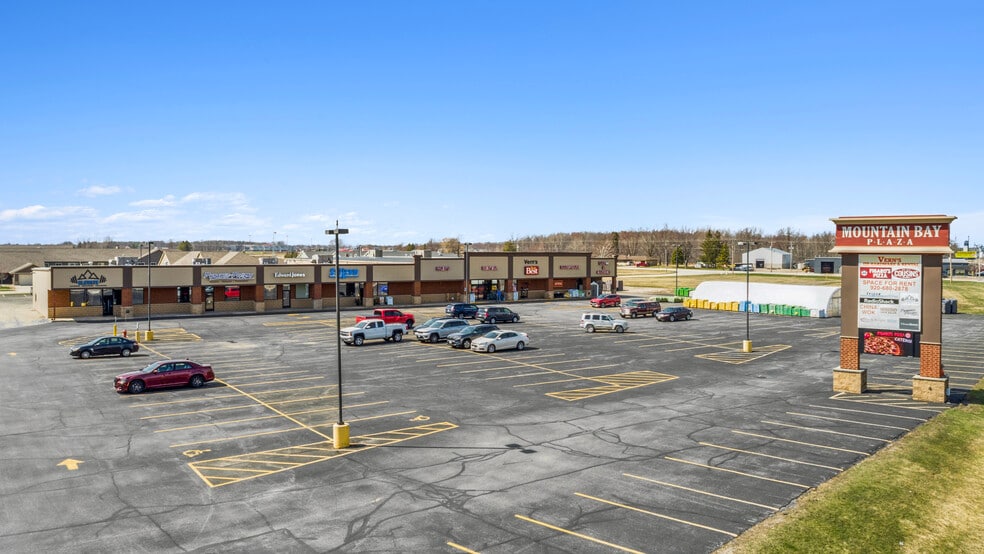 1168 Mountain Bay Dr, Pulaski, WI for lease - Building Photo - Image 2 of 32