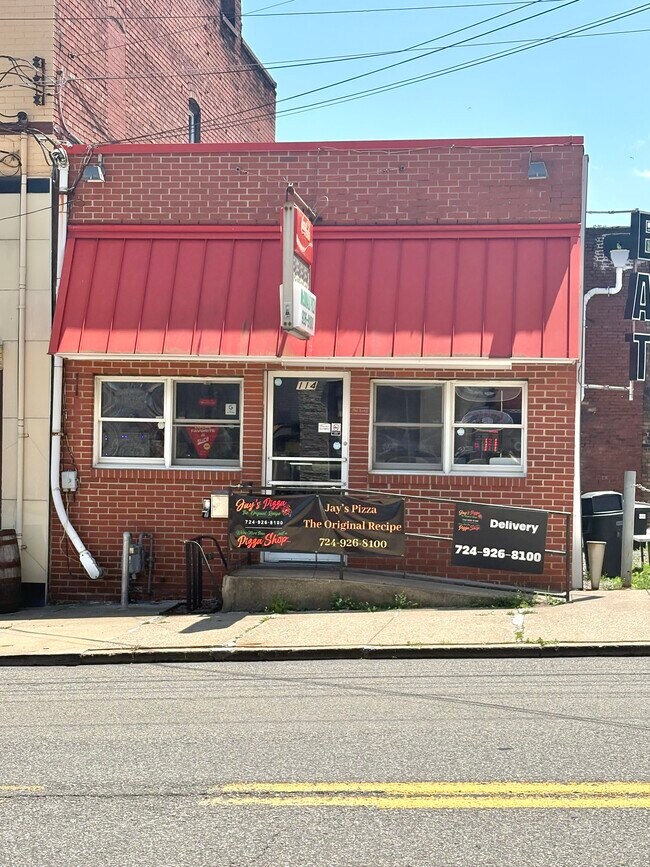 More details for 114 E Lincoln Ave, Mc Donald, PA - Retail for Sale