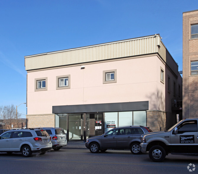 14 Wellington St E, Aurora, ON for lease - Building Photo - Image 3 of 4