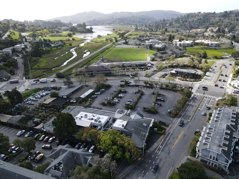639 E Blithedale Ave, Mill Valley, CA for lease - Building Photo - Image 3 of 11