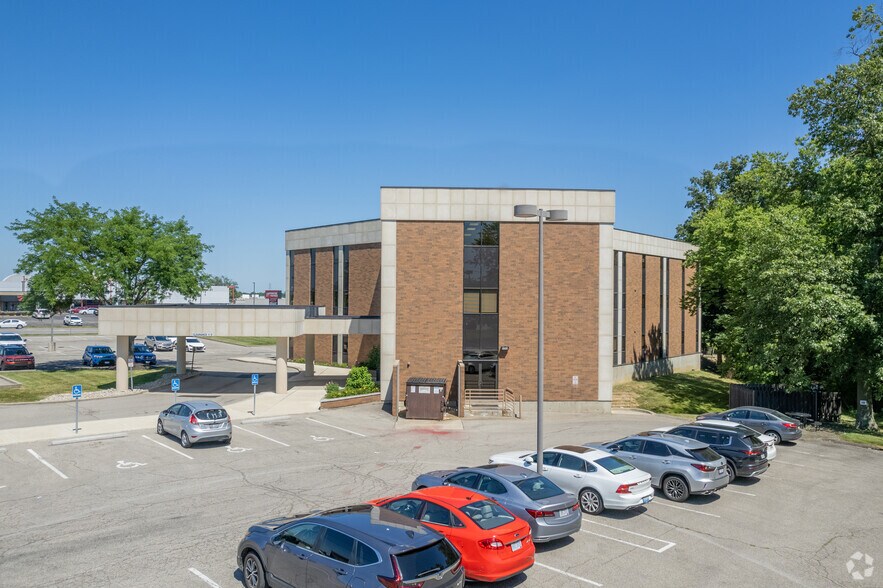 4452 Eastgate Blvd, Cincinnati, OH à louer - Photo du bâtiment - Image 2 de 23