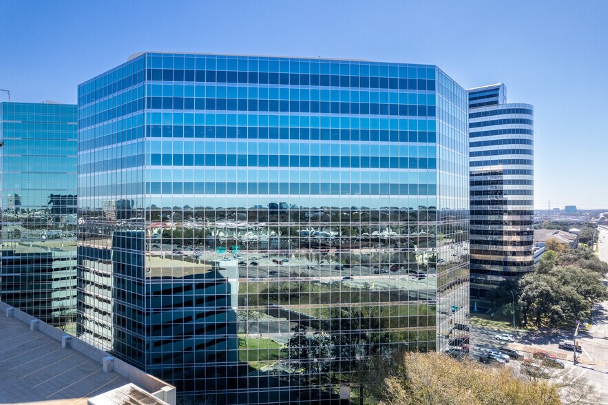 10370 Richmond Ave, Houston, TX à louer - Photo du bâtiment - Image 2 de 13