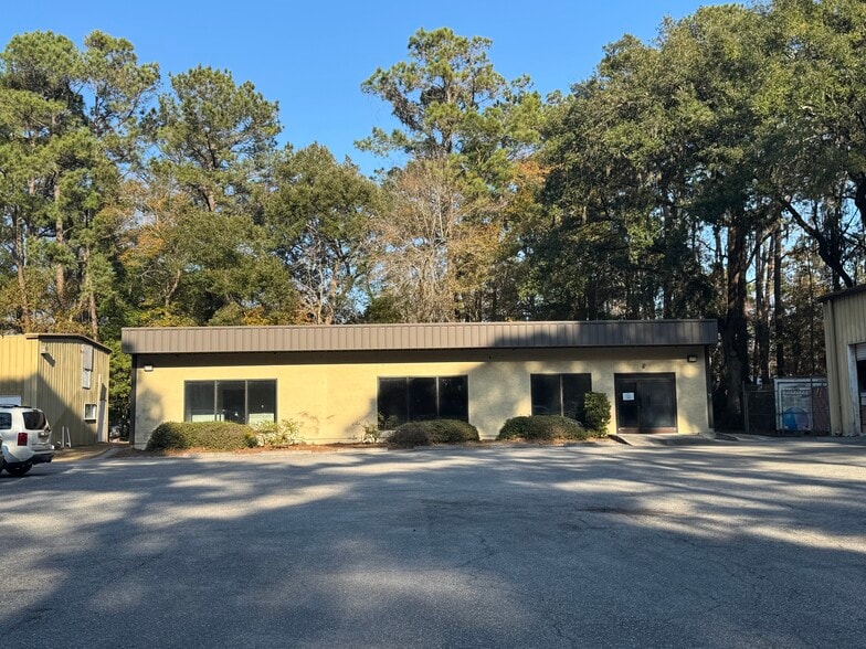29 Mathews Dr, Hilton Head Island, SC for lease - Building Photo - Image 3 of 7