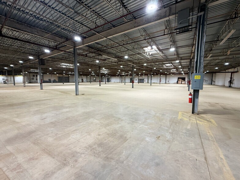 521 Milling Rd, Mocksville, NC à louer - Photo du bâtiment - Image 2 de 7