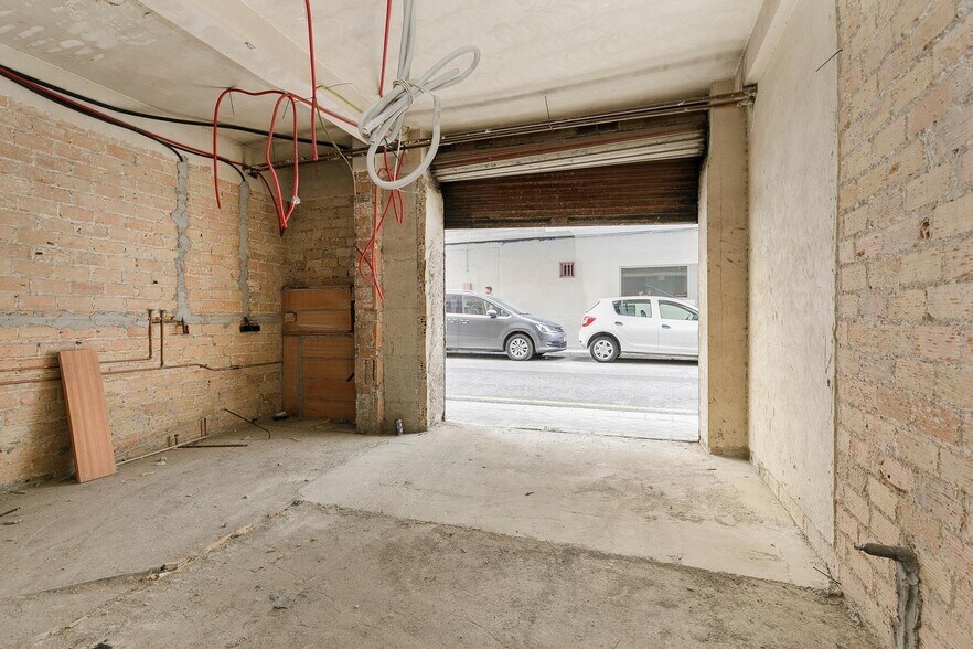 Calle Tierra del Fuego, 1-1, Granada, Granada for sale - Interior Photo - Image 1 of 7