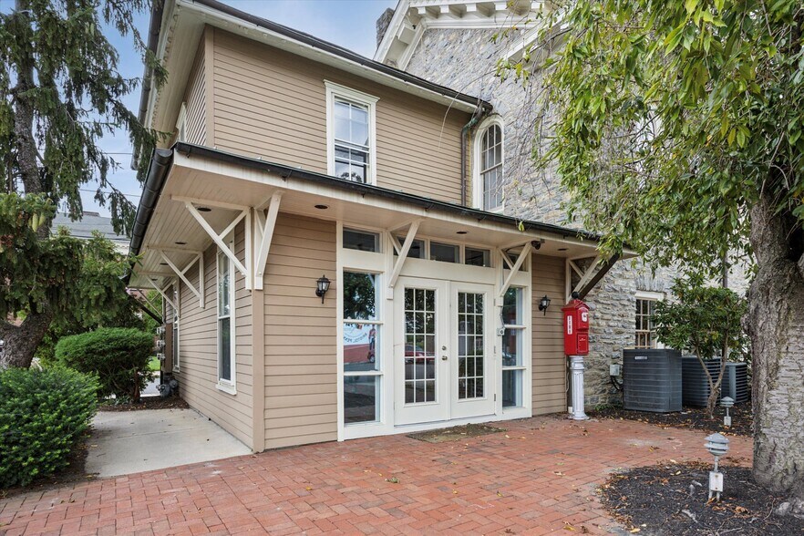 300 Pond St, Bristol, PA à vendre - Photo du bâtiment - Image 3 de 26