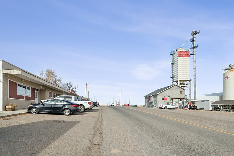 14 Railway Av, Lomond, AB à vendre - Photo du bâtiment - Image 3 de 18