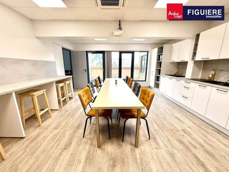 Office in Vitrolles for lease - Building Photo - Image 1 of 17
