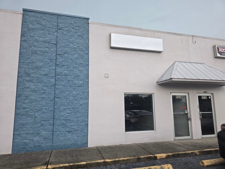 5500-5546 Haines Rd N, Saint Petersburg, FL for lease - Building Photo - Image 1 of 6