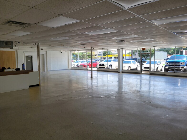 2518-2536 W 13th St, Wichita, KS à louer - Photo du bâtiment - Image 3 de 24