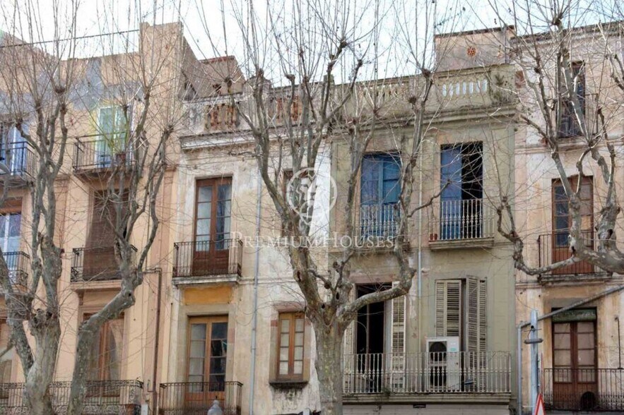 Immeuble residentiel dans Arenys de Munt, Barcelona à vendre - Photo principale - Image 1 de 24