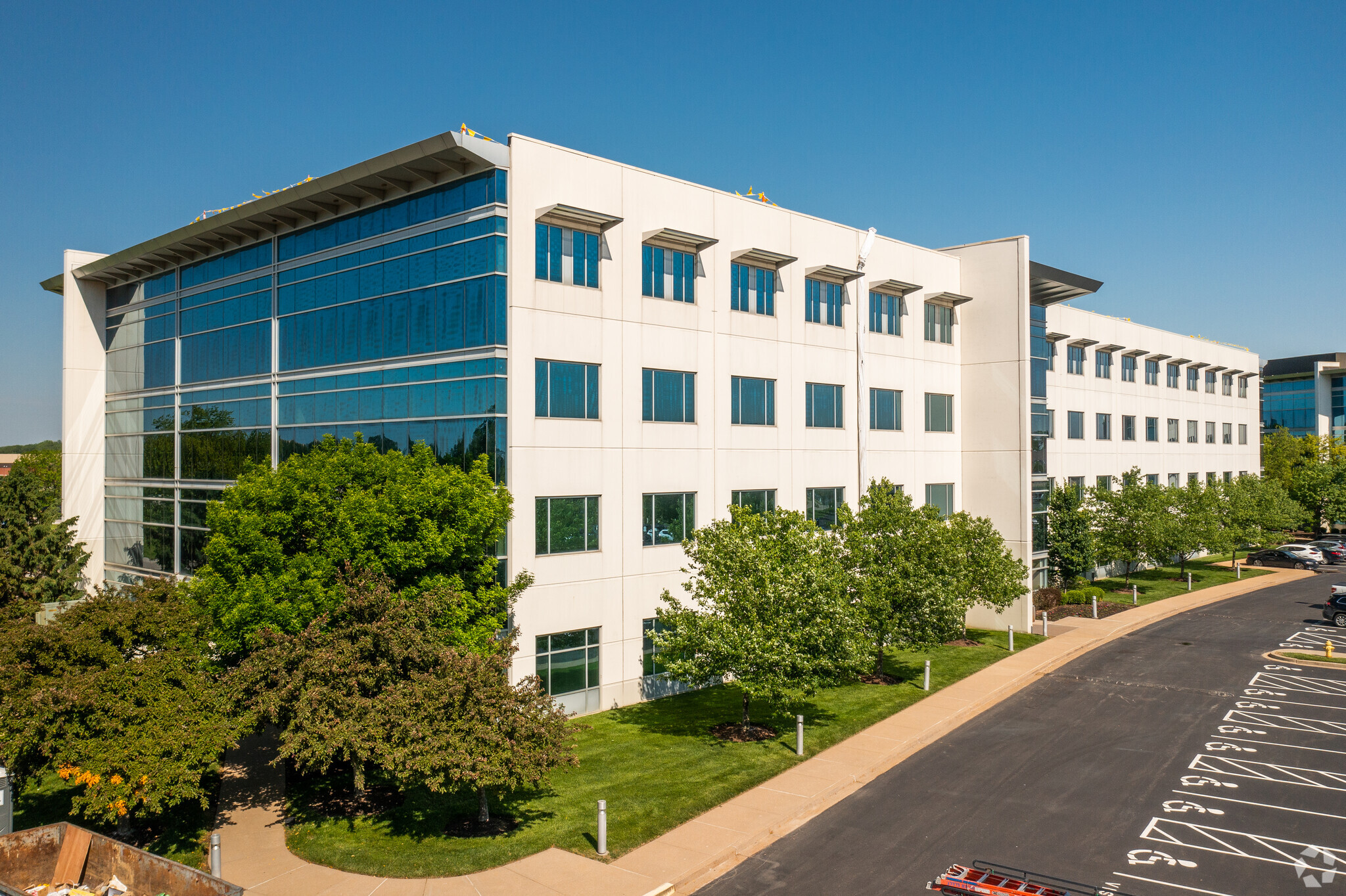 111 Corporate Office Dr, Earth City, MO for lease Primary Photo- Image 1 of 4