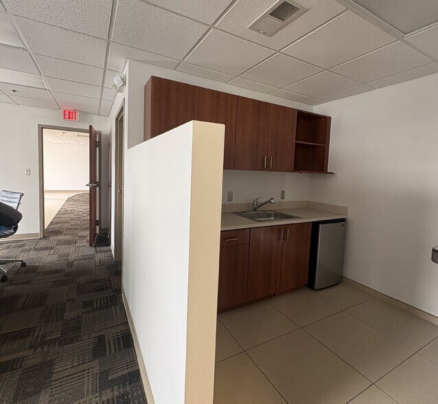 9120 W Broad St, Richmond, VA à louer - Photo intérieure - Image 2 de 3