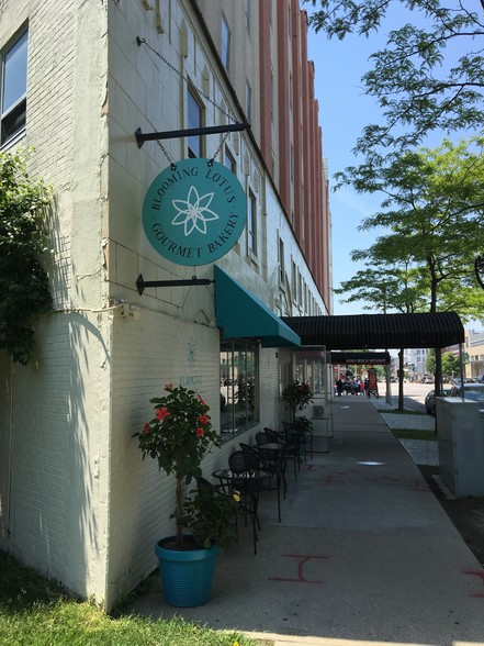 2252-2266 N Prospect Ave, Milwaukee, WI for sale - Building Photo - Image 3 of 12