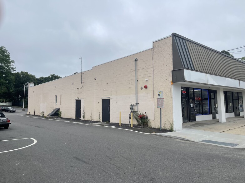 419-437 Hawkins Ave, Ronkonkoma, NY for lease - Building Photo - Image 3 of 3