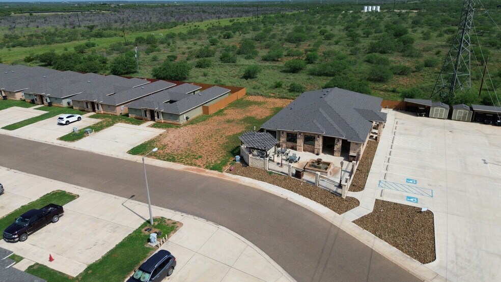 113 American Dr, Cotulla, TX à vendre - Photo du bâtiment - Image 2 de 24