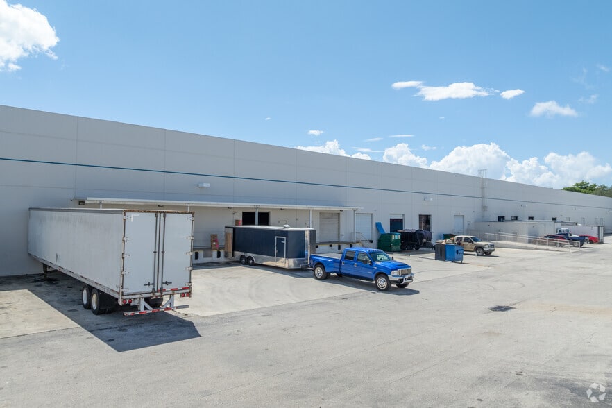 3201-3237 Commerce Pky, Miramar, FL for lease - Building Photo - Image 3 of 5