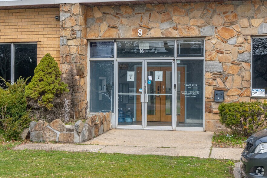 85 Schmitt Blvd, Farmingdale, NY à louer - Photo du bâtiment - Image 3 de 9