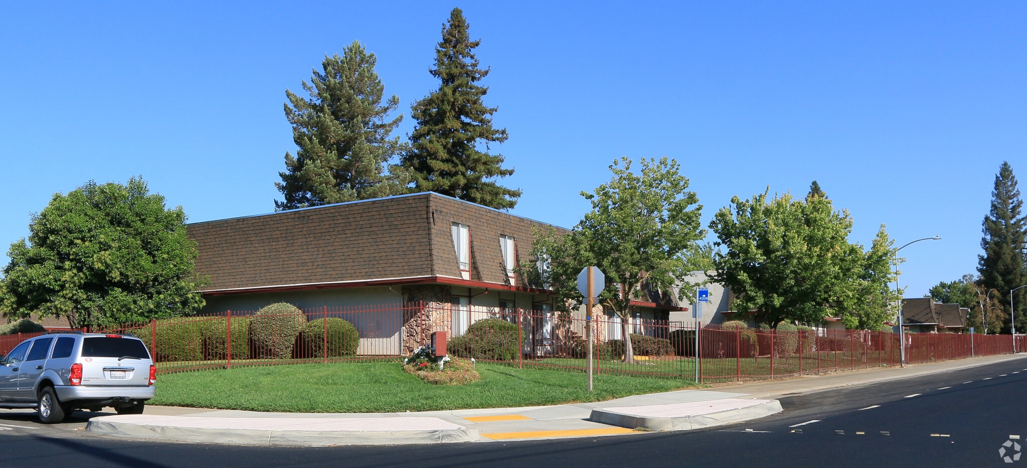 3060 Laurelhurst Dr, Rancho Cordova, CA for sale Primary Photo- Image 1 of 89