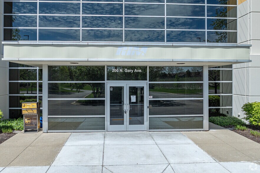 200 N Gary Ave, Roselle, IL à louer - Photo du bâtiment - Image 2 de 5