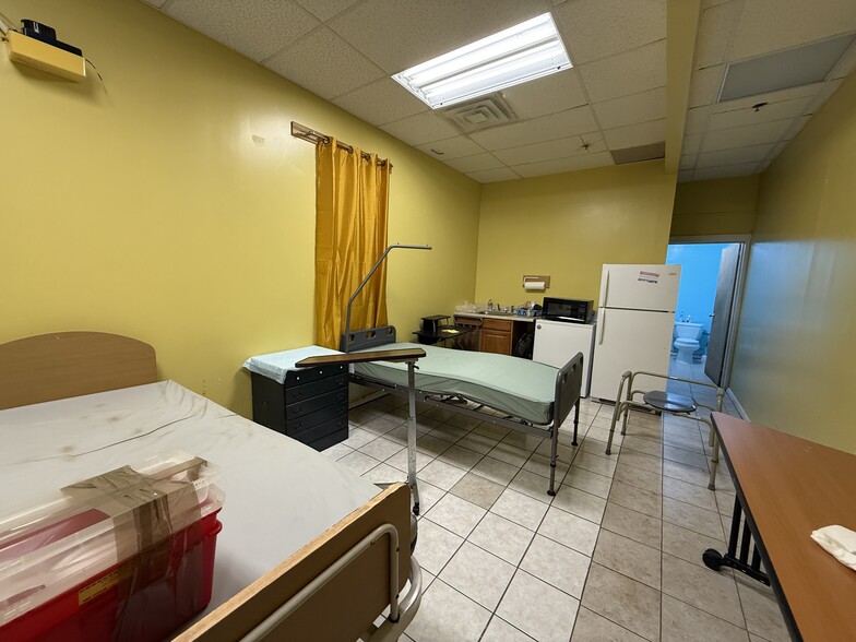 229-243 Empire Blvd, Brooklyn, NY for lease - Building Photo - Image 3 of 6