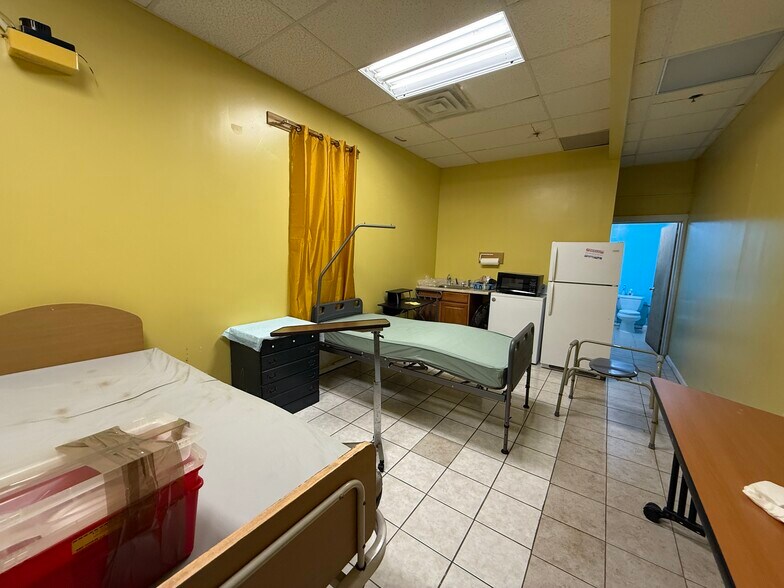 229-243 Empire Blvd, Brooklyn, NY à louer - Photo du bâtiment - Image 3 de 6