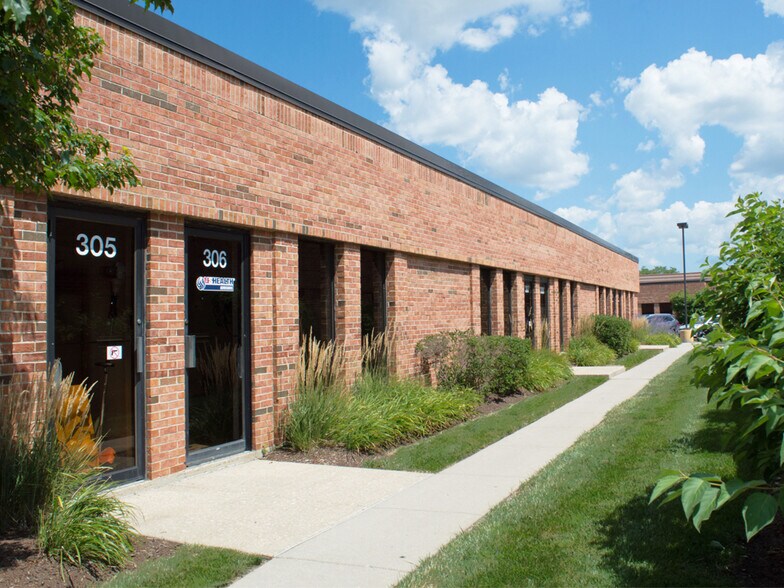 2010 E Algonquin Rd, Schaumburg, IL à louer - Photo du bâtiment - Image 3 de 7