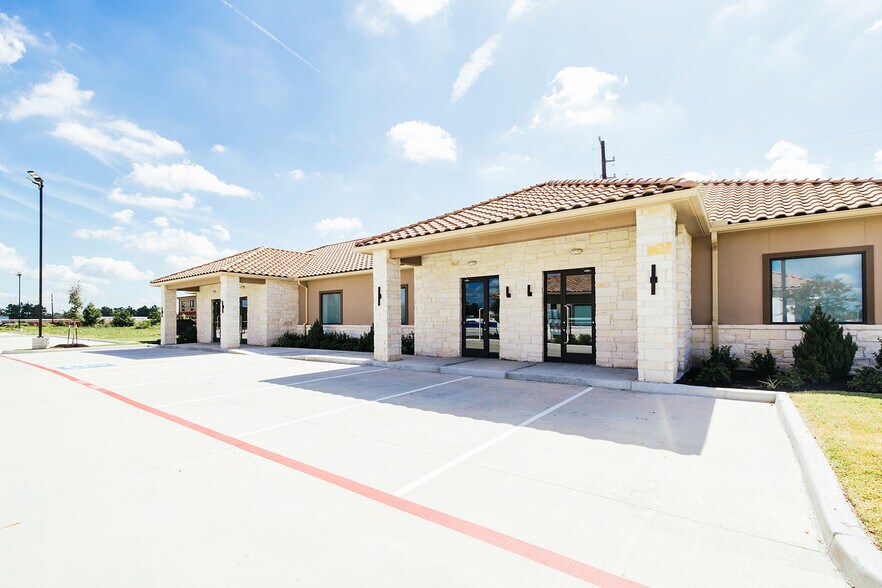 8525 N Sam Houston Pkwy E, Humble, TX à vendre - Photo du bâtiment - Image 3 de 42
