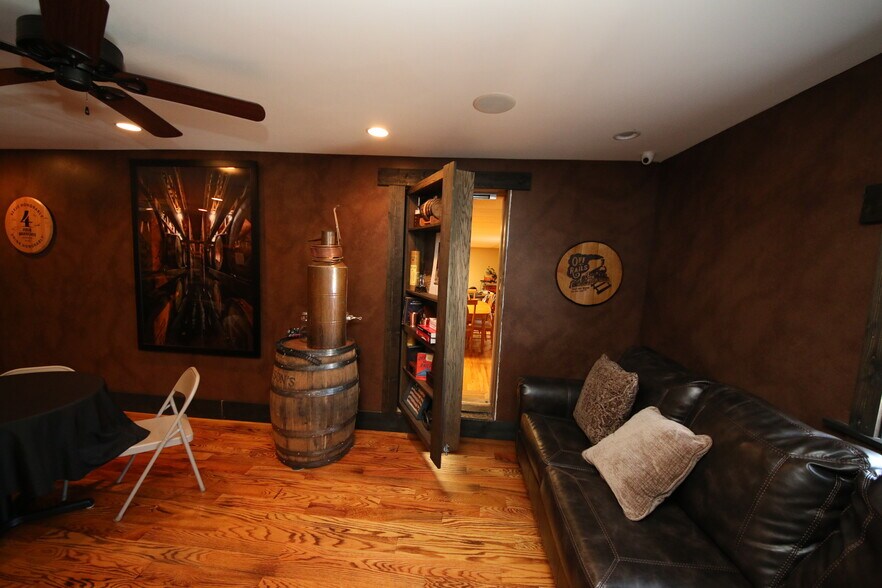 2118 Bruce Ave, Louisville, KY à vendre - Photo intérieure - Image 2 de 28