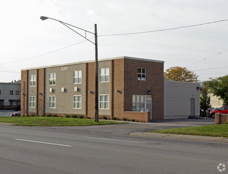 31205 Woodward Ave, Royal Oak, MI à louer - Photo du bâtiment - Image 1 de 6