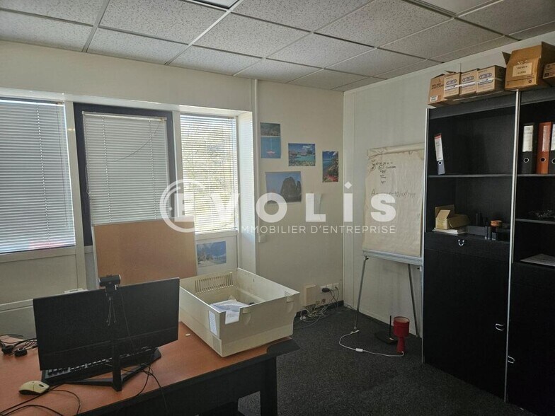 Office in Les Ulis for sale - Interior Photo - Image 2 of 7