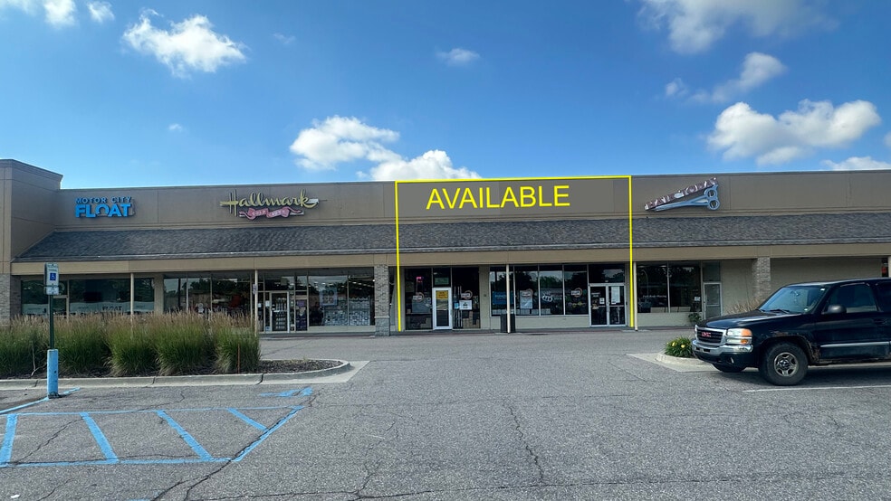 1077-1255 W 14 Mile Rd, Clawson, MI for lease - Building Photo - Image 2 of 8