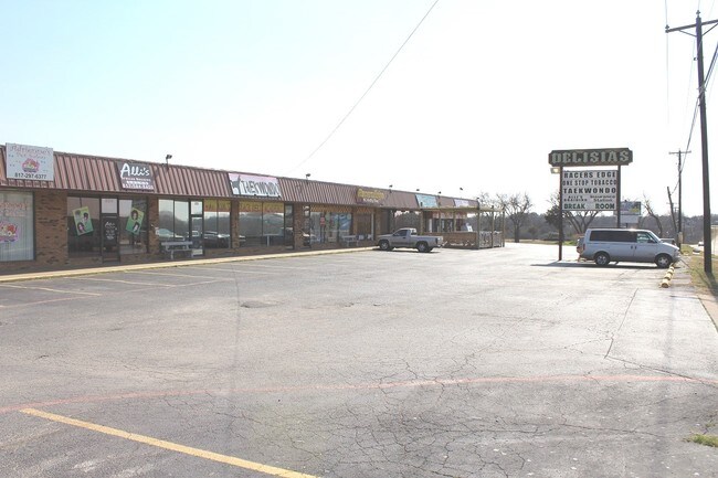 Plus de détails pour 800 N Crowley Rd, Crowley, TX - Commerce de détail à vendre