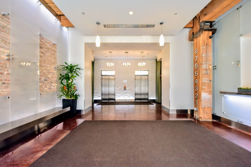 626 W Jackson Blvd, Chicago, IL for lease - Lobby - Image 3 of 7