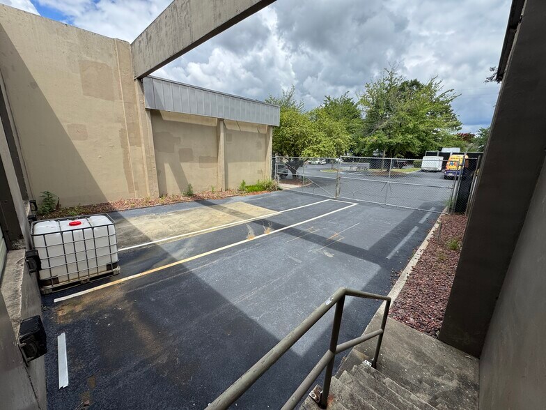 1876 Defoor Ave NW, Atlanta, GA for lease - Building Photo - Image 3 of 4