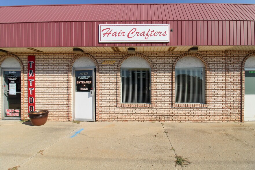 30958-30960 Ford Rd, Garden City, MI for lease - Building Photo - Image 2 of 12