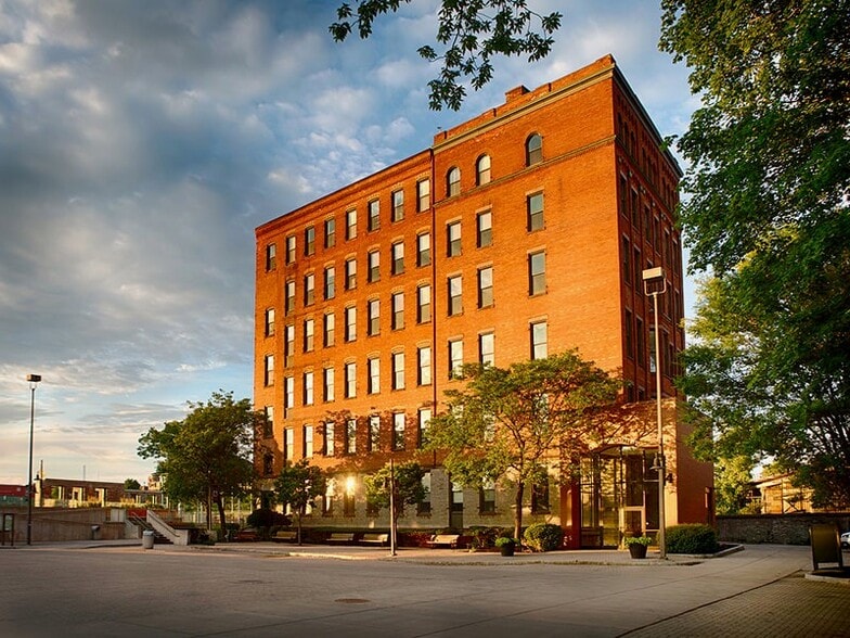 4 Commercial St, Rochester, NY for lease - Building Photo - Image 1 of 16