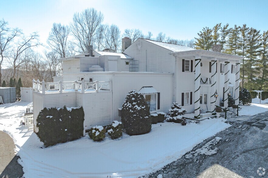 271 Federal Rd, Brookfield, CT à vendre - Photo du bâtiment - Image 3 de 5