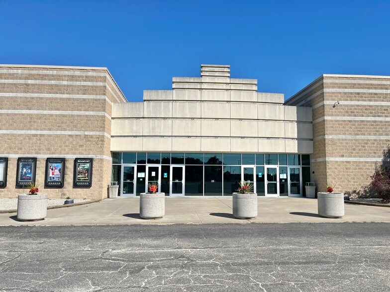 1060 Mariners Dr, Warsaw, IN à vendre - Photo du bâtiment - Image 2 de 15