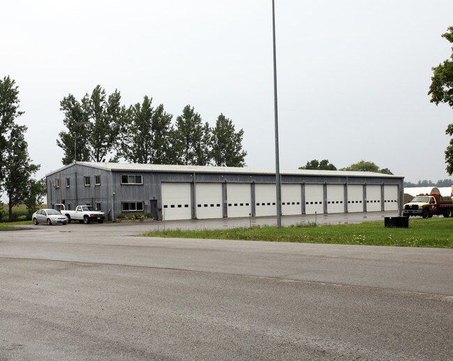 Plus de détails pour 35 Brook St, Scugog, ON - Industriel à vendre