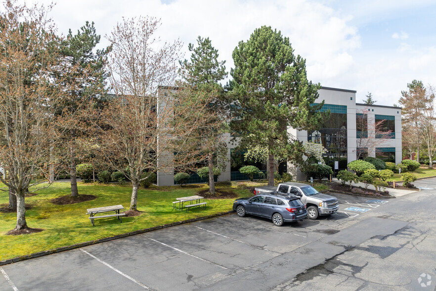 19201 120th Ave NE, Bothell, WA à vendre - Photo principale - Image 1 de 10