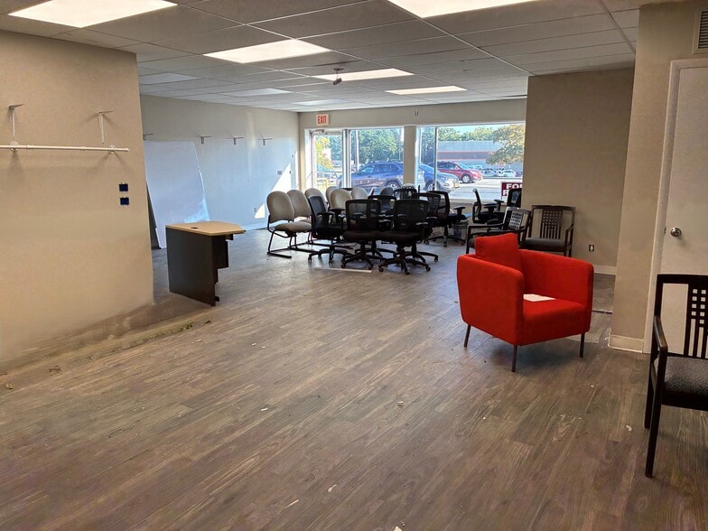 1164 E Ridge Rd, Rochester, NY for lease - Interior Photo - Image 3 of 21