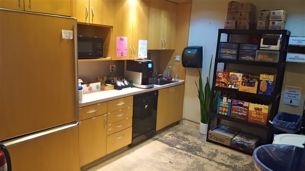 5171 Clareton Dr, Agoura Hills, CA for lease - Building Photo - Image 3 of 16