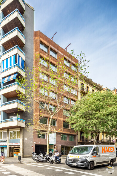 Carrer de Nàpols, 227, Barcelona, Barcelona à louer - Photo du bâtiment - Image 2 de 5