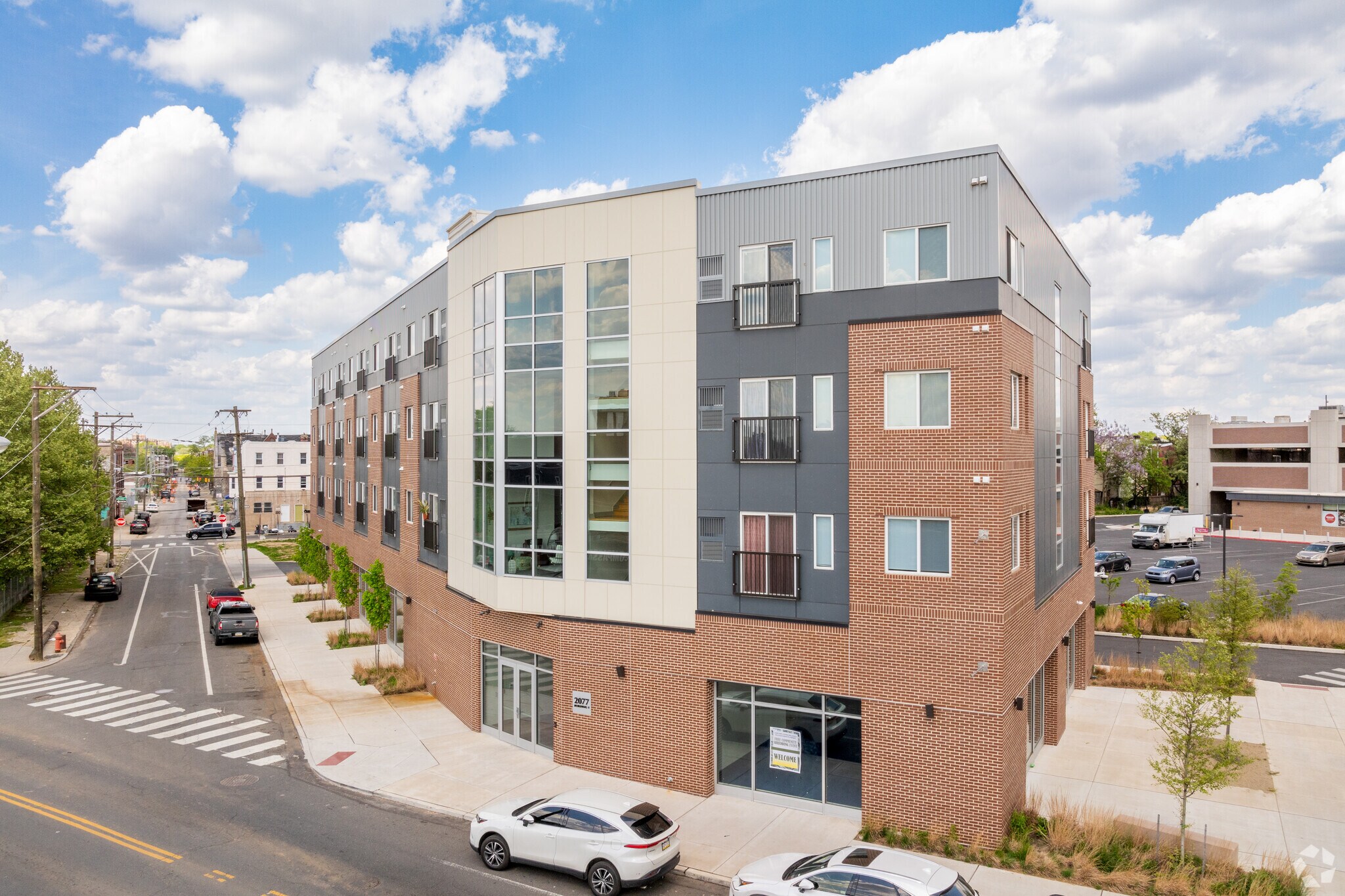 2077 Ridge Ave, Philadelphia, PA à louer Photo du bâtiment- Image 1 de 8