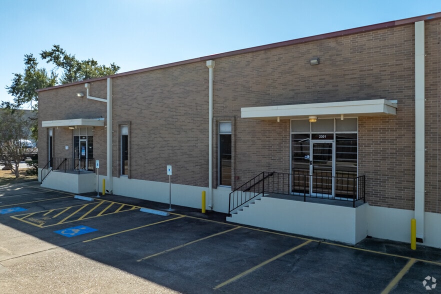 2301-2399 Minimax Dr, Houston, TX for lease - Building Photo - Image 3 of 10