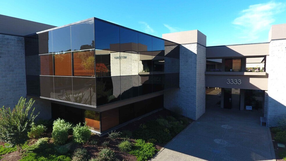 3333 Mendocino Ave, Santa Rosa, CA à louer - Photo du bâtiment - Image 3 de 12