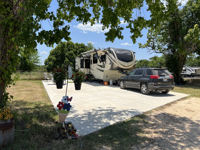 18092 Texas Highway 105 East, Plantersville, TX for sale - Primary Photo - Image 1 of 1