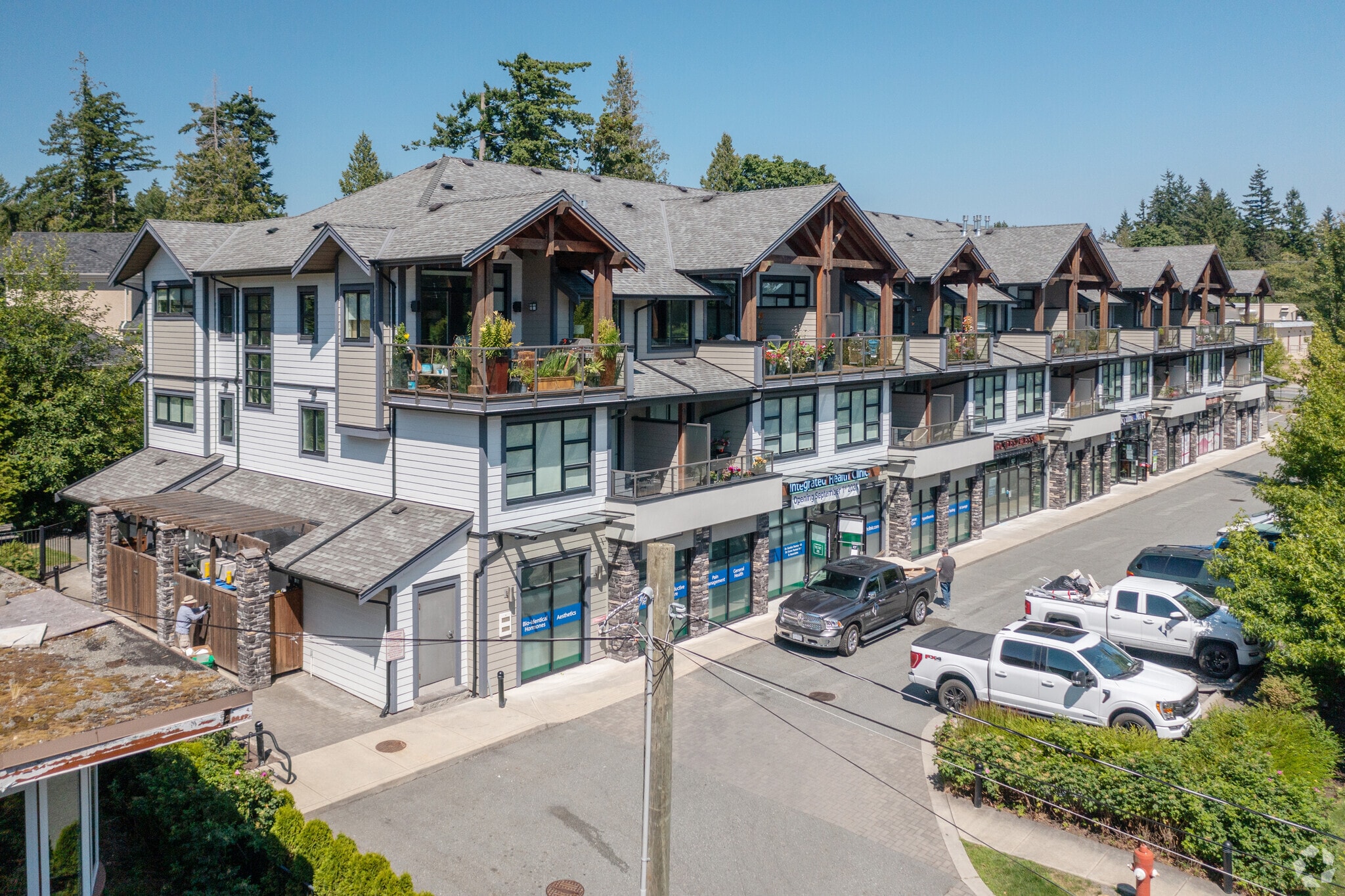 13585 16th Ave, Surrey, BC for sale Primary Photo- Image 1 of 1